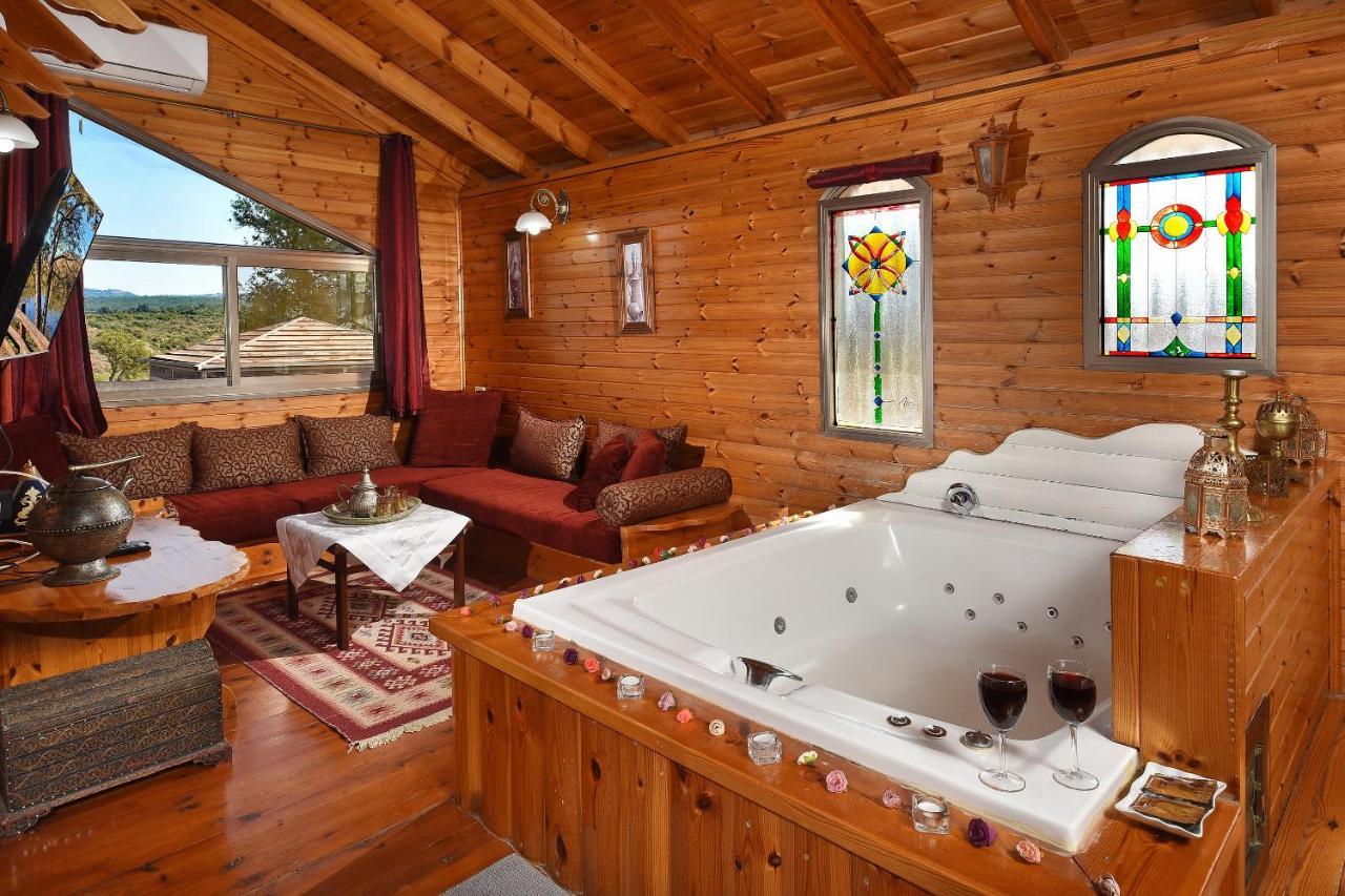 Tal Nof Cabins Manot Exterior photo