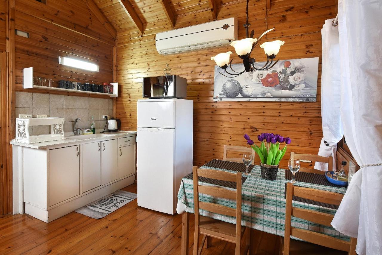 Tal Nof Cabins Manot Exterior photo